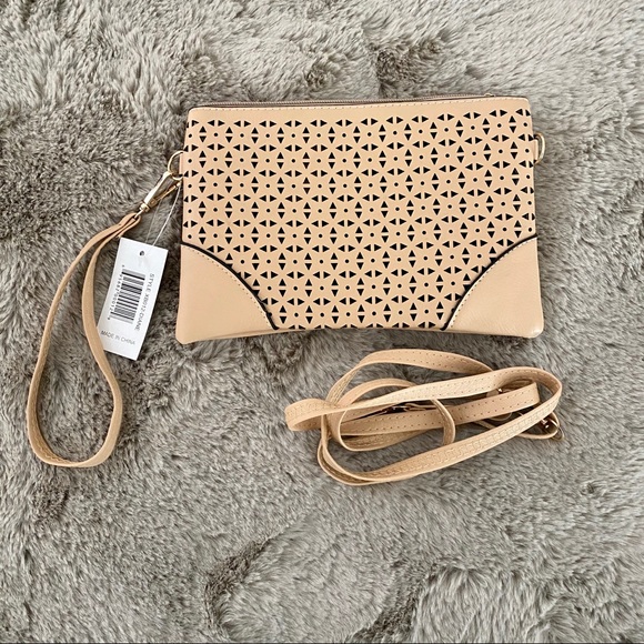 $8 or 3 for $20‼️CLEARANCE‼️Crossbody/Wristlet - Picture 3 of 6